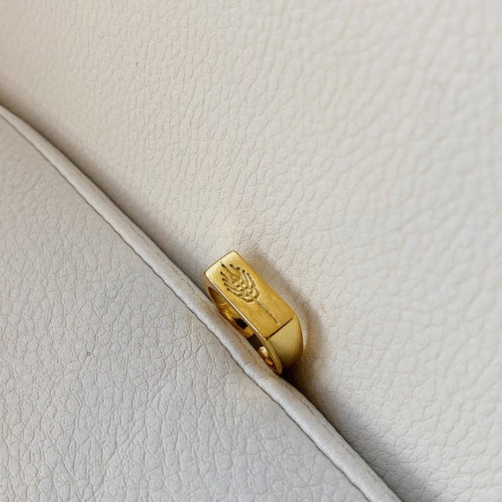 14k Gold Rectangular Signet Ring - Picture 8 of 8
